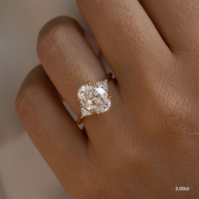 Daisy Yellow Gold Enagagement Ring