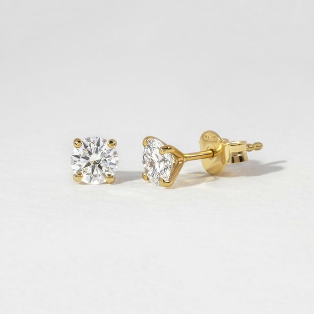 0.50 Carat Round Diamond Stud Earrings In Yellow Gold