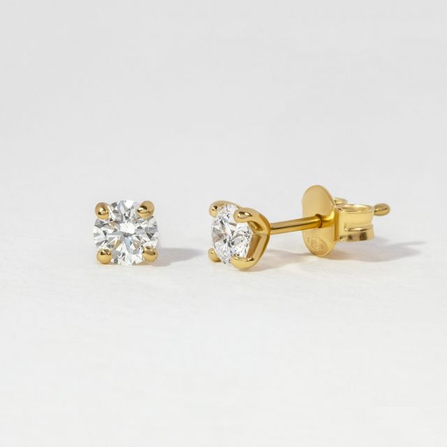 0.30 Carat Round Diamond Stud Earrings In Yellow Gold