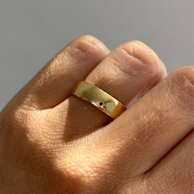 Court Wedding Ring In Yellow Gold