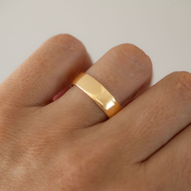 Court Wedding Ring In Yellow Gold