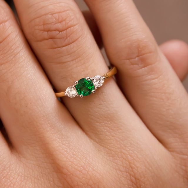 Round Emerald Trilogy 0.30ct