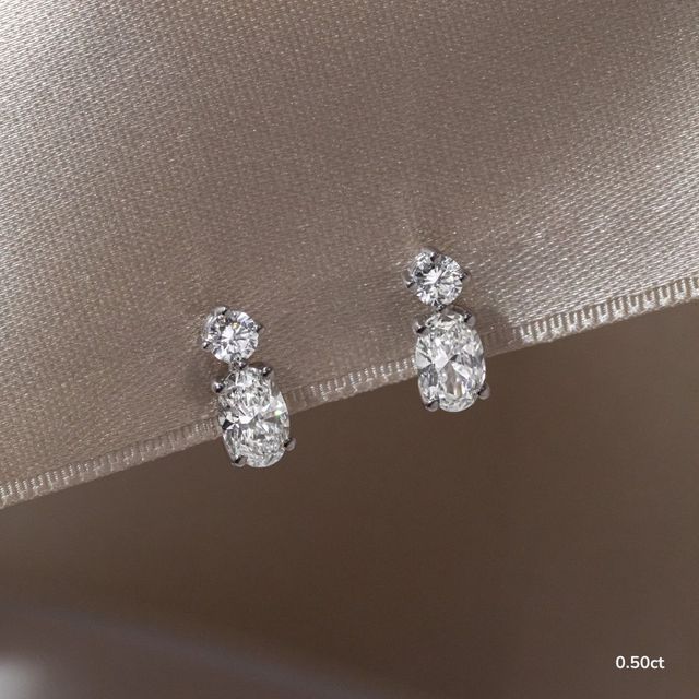 Drop Oval Earrings In White Gold