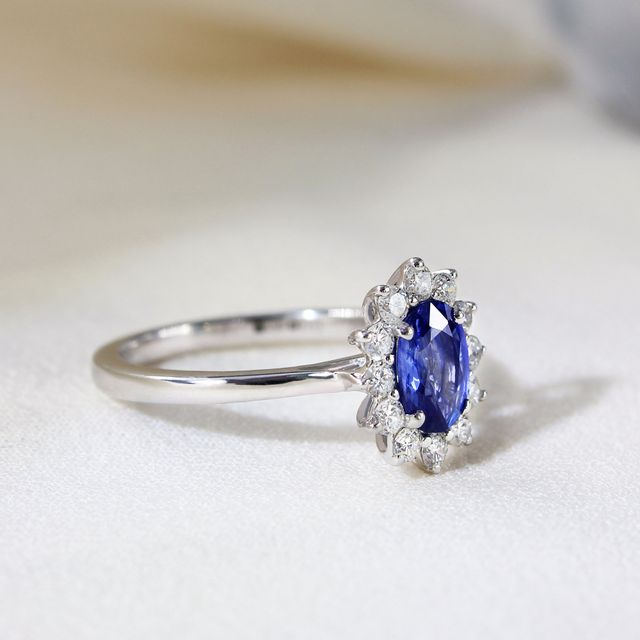 Light Blue Oval Sapphire Engagement Ring - 1.00ct