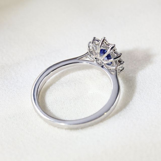 Light Blue Oval Sapphire Engagement Ring - 1.00ct