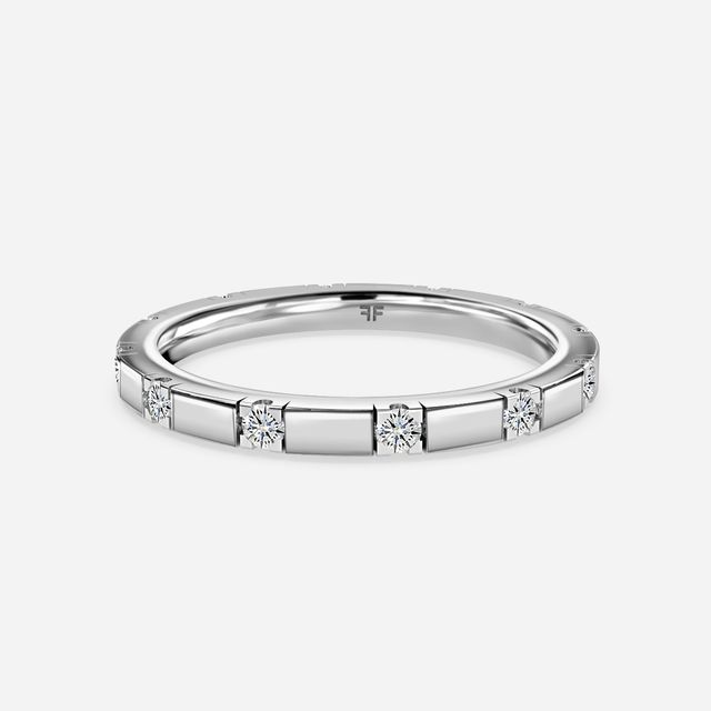 Round Diamond Wedding Ring In White Gold
