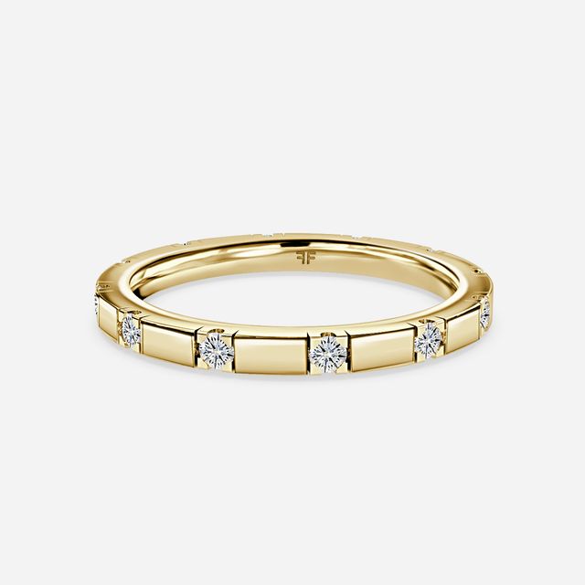 Round Diamond Wedding Ring In Yellow Gold