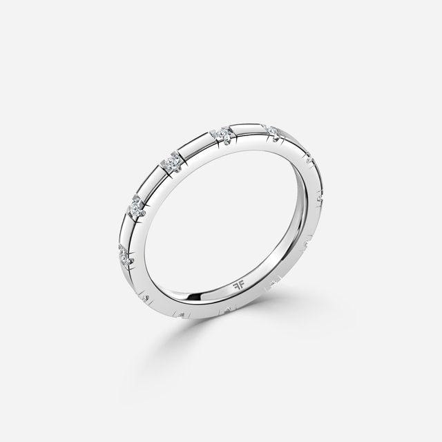 Round Diamond Wedding Ring In White Gold