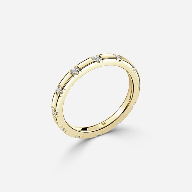 Round Diamond Wedding Ring In Yellow Gold