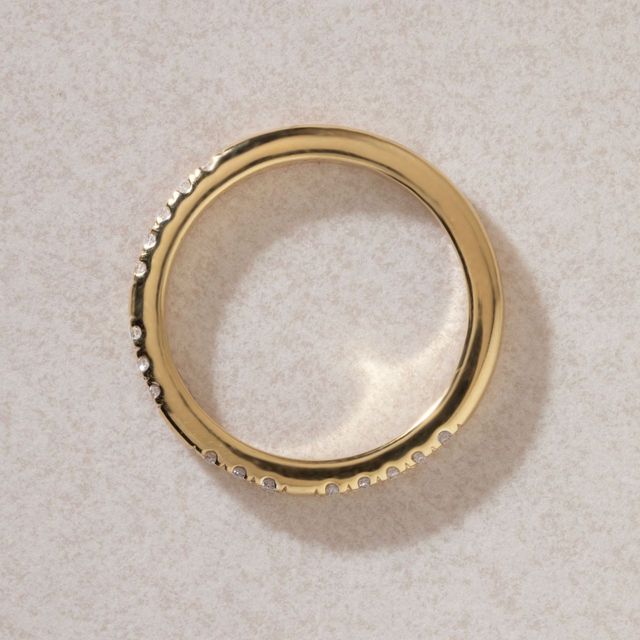 Yellow Gold Round Diamond Pavé Wedding Ring