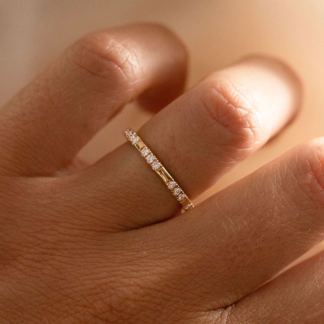 Yellow Gold Round Diamond Pavé Wedding Ring