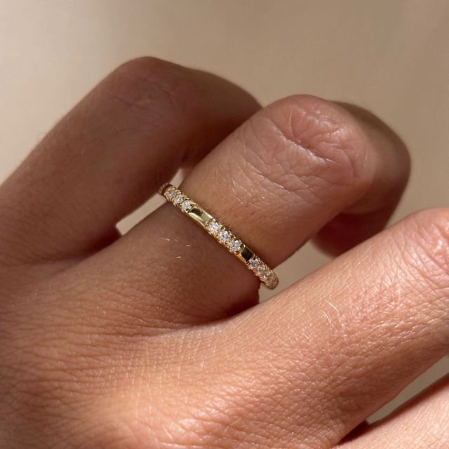 Yellow Gold Round Diamond Pavé Wedding Ring