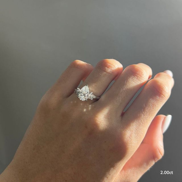 Sphinx White Gold Flower Engagement Ring