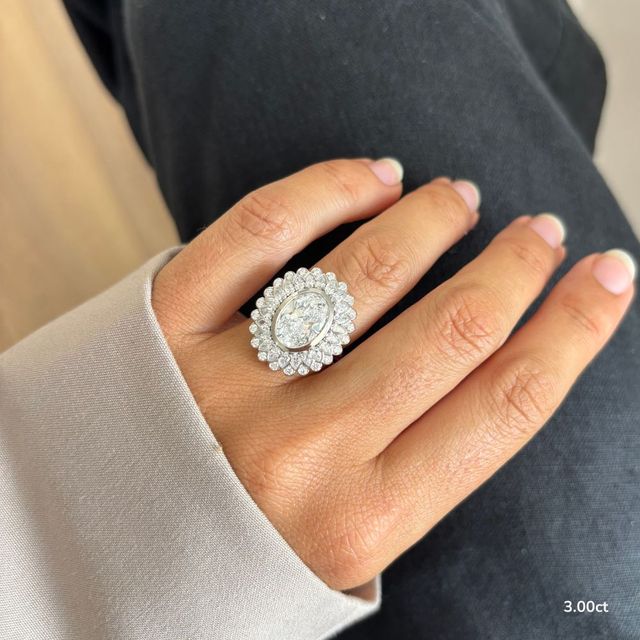 Aelios White Gold Floral Engagement Ring