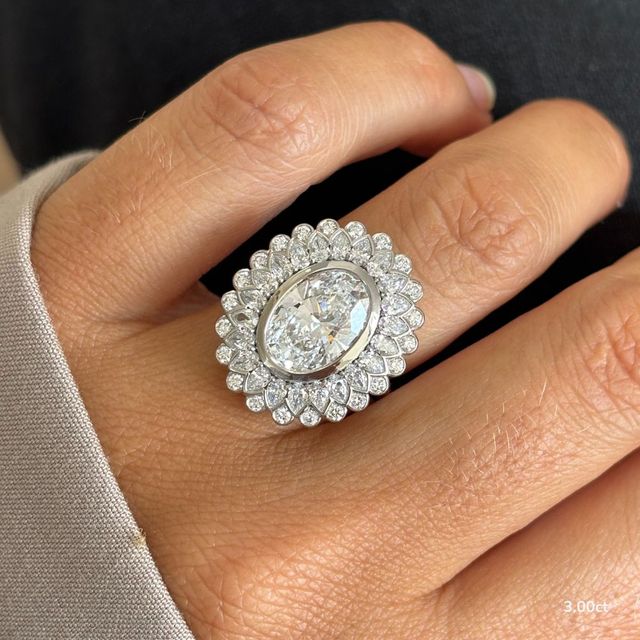 Aelios White Gold Floral Engagement Ring