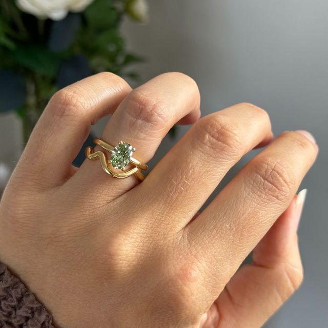 Nouveau Yellow Gold Curved Wedding Ring