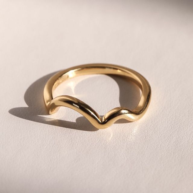 Nouveau Yellow Gold Curved Wedding Ring