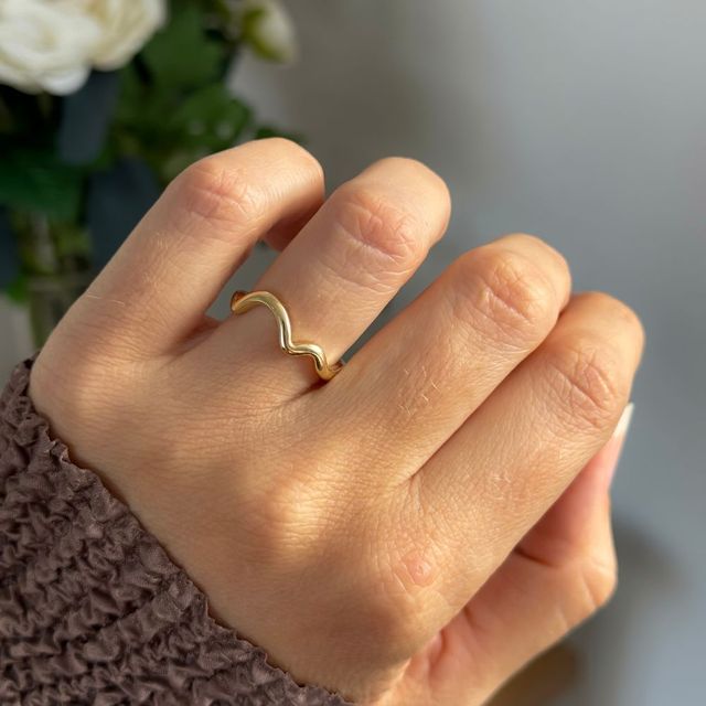 Nouveau Yellow Gold Curved Wedding Ring