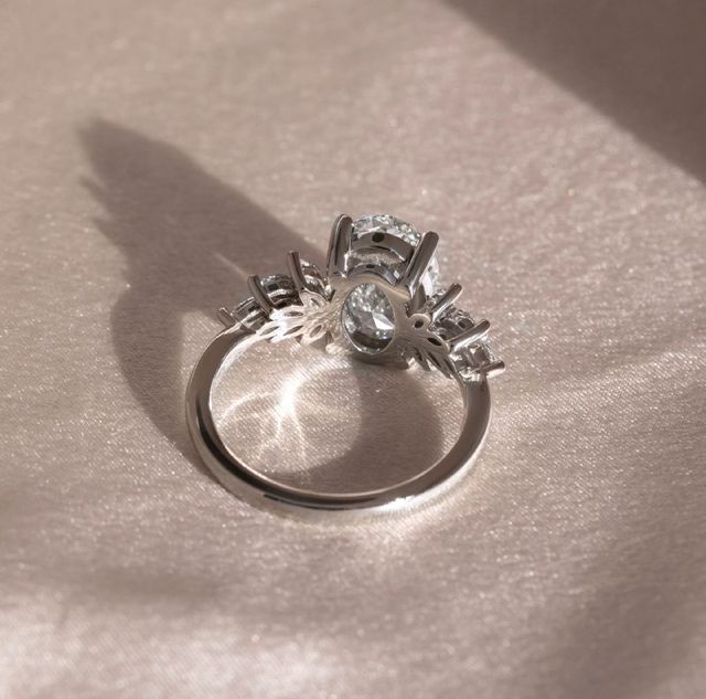 2.50 Carat Oval Cluster Ring In Platinum - Anastasia