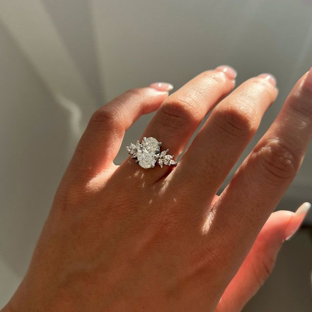 2.50 Carat Oval Cluster Ring In Platinum - Anastasia