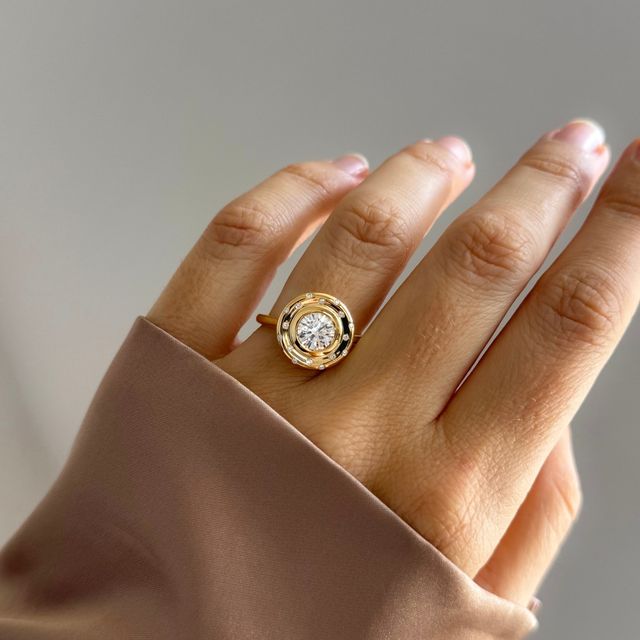 1.01 Carat Round Diamond Ring In Yellow Gold - Starry Night