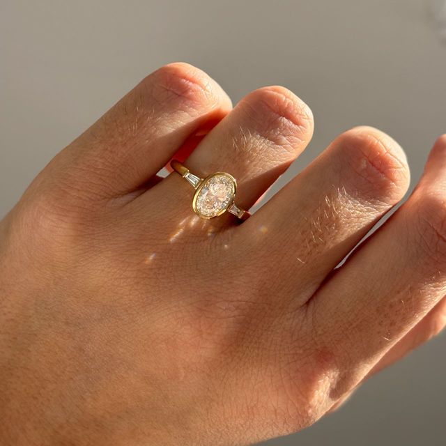 1.50 Carat Oval Diamond Bezel-Set Ring In Yellow Gold - Dawn