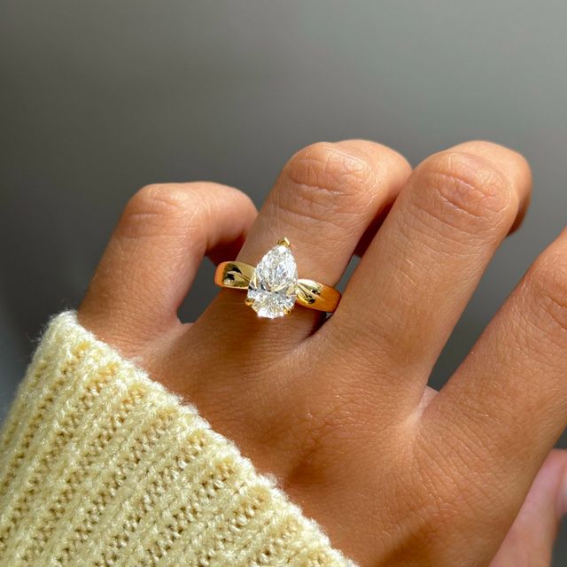 2 Carat Pear Solitaire Engagement Ring In Yellow Gold - Vri customised