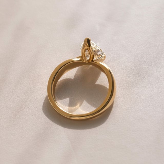 2 Carat Pear Solitaire Engagement Ring In Yellow Gold - Vri customised