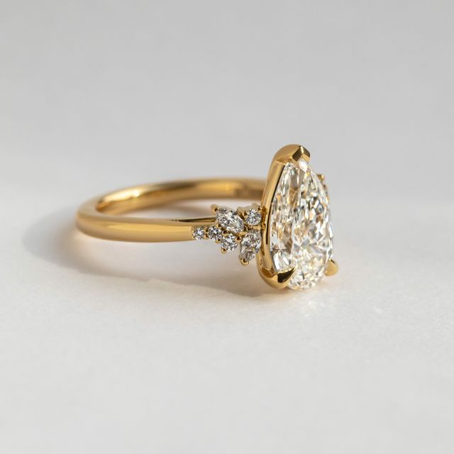 2 Carat Pear Cluster Ring In 18K Yellow Gold - Sphinx