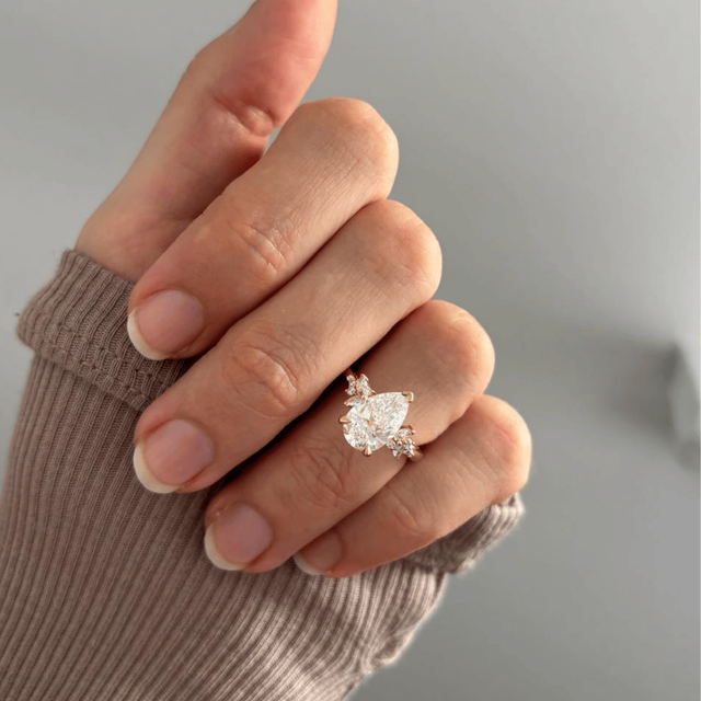 2 Carat Pear Cluster Ring In 18K Yellow Gold - Sphinx