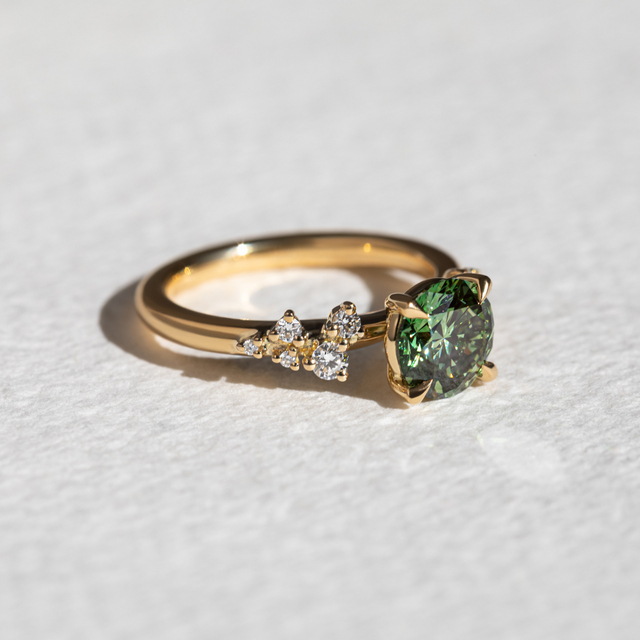 1.50 Carat Vivid Green Round Diamond In 18k Yellow Gold - Morning Star