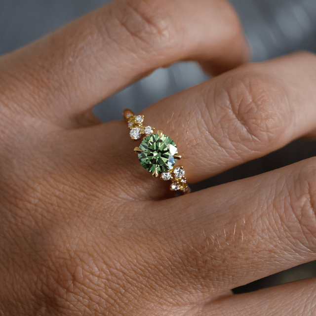 1.50 Carat Vivid Green Round Diamond In 18k Yellow Gold - Morning Star