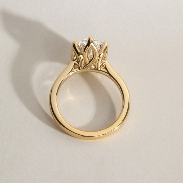 3 Carat Oval Solitaire In 18k Yellow Gold - Elswin
