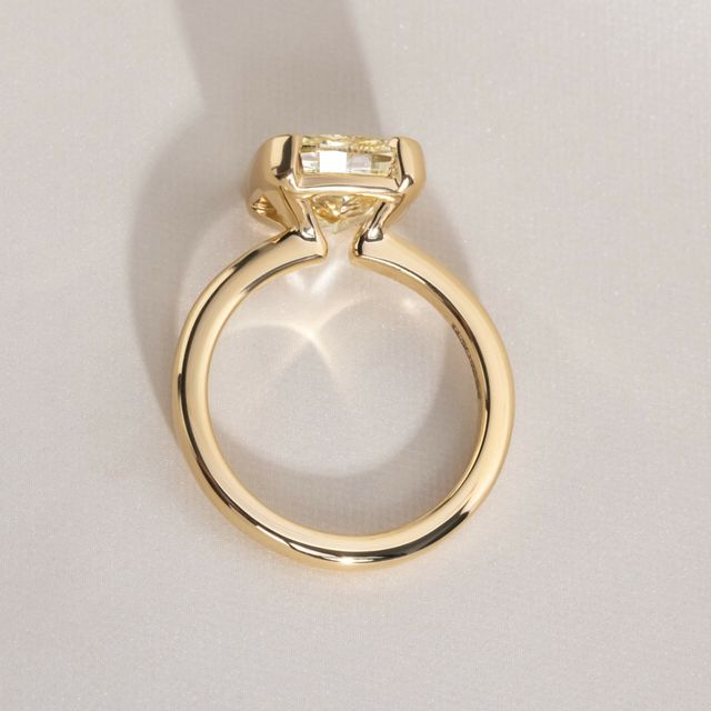 3.25 Carat Yellow Cushion Diamond Ring In Yellow Gold - Avian