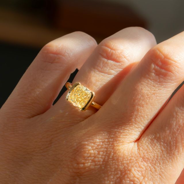 3.25 Carat Yellow Cushion Diamond Ring In Yellow Gold - Avian