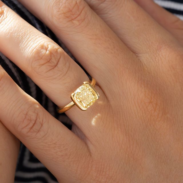 3.25 Carat Yellow Cushion Diamond Ring In Yellow Gold - Avian