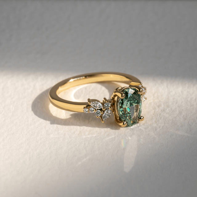 1.54 Carat Oval Green Cluster Engagement Ring In Yellow Gold - Sphinx