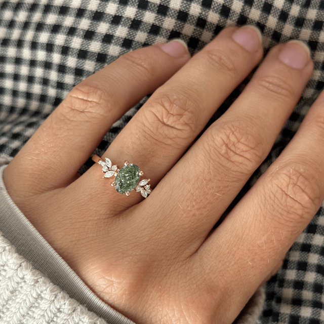 1.54 Carat Oval Green Cluster Engagement Ring In Yellow Gold - Sphinx
