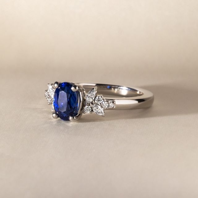 1.52 Carat Oval Blue Sapphire Cluster Ring In Platinum - Sphinx