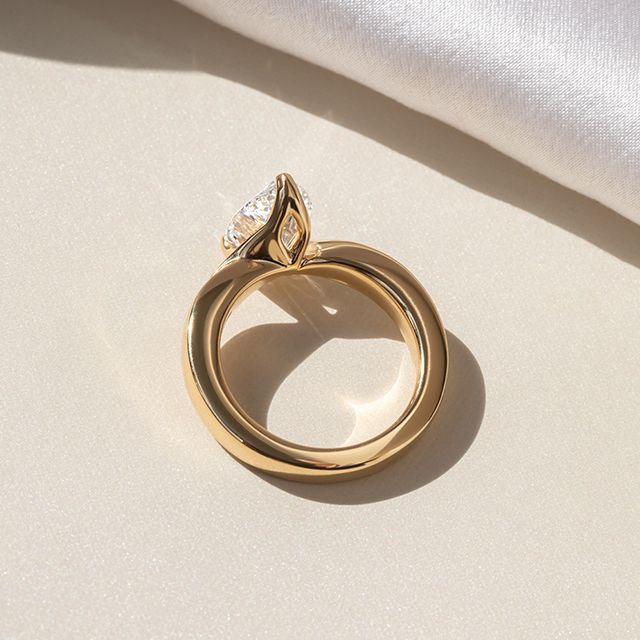 1.80 Carat Pear Diamond Solitaire Engagement Ring In Yellow Gold - Vri