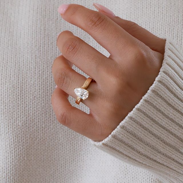 1.80 Carat Pear Diamond Solitaire Engagement Ring In Yellow Gold - Vri