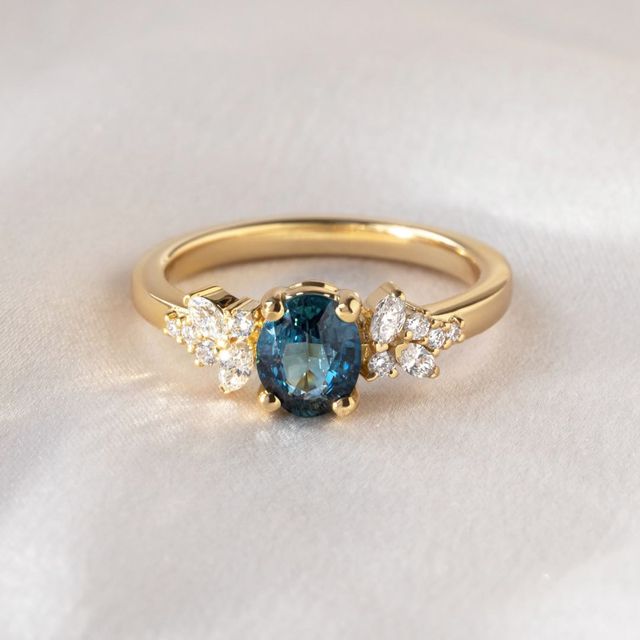1.57 Carat Oval Teal Sapphire Cluster Engagement Ring In Yellow Gold - Sphinx