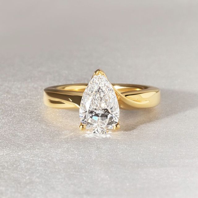 2.24 Carat Pear Diamond Solitaire Engagement Ring In Yellow Gold - Vri