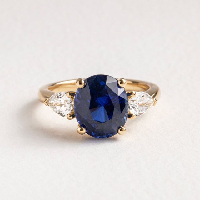 5.09 Carat Oval Blue Sapphire Trilogy Engagement Ring In Yellow Gold - Nimi