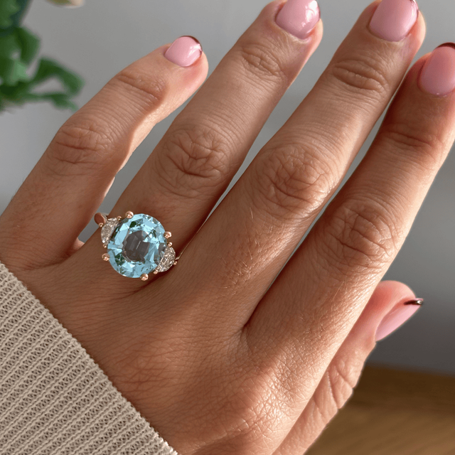 5.37 Carat Oval Aquamarine Trilogy Engagement Ring In Yellow Gold - Moonlight