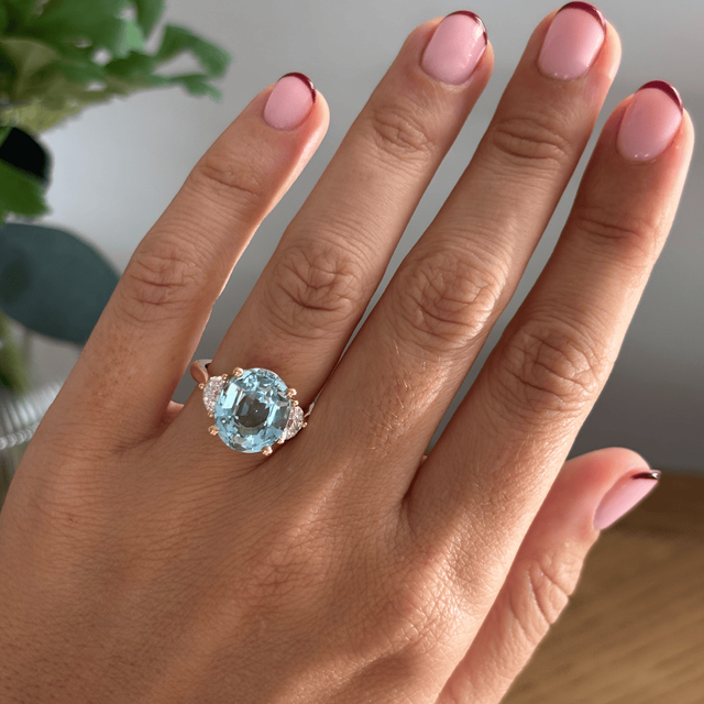 5.37 Carat Oval Aquamarine Trilogy Engagement Ring In Yellow Gold - Moonlight