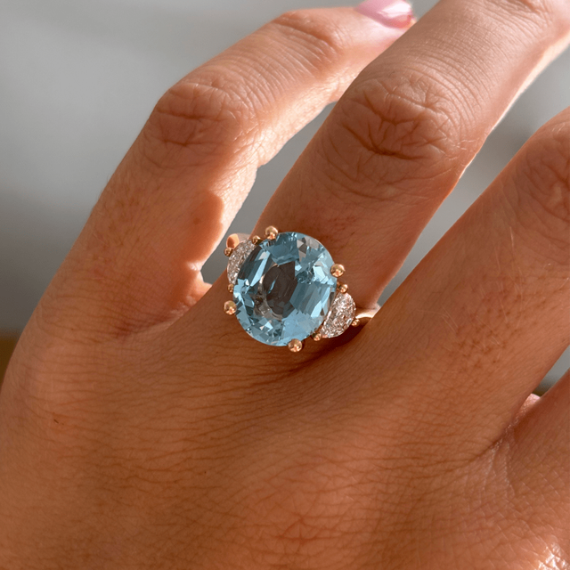 5.37 Carat Oval Aquamarine Trilogy Engagement Ring In Yellow Gold - Moonlight