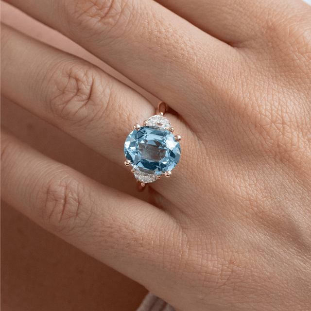 5.37 Carat Oval Aquamarine Trilogy Engagement Ring In Yellow Gold - Moonlight