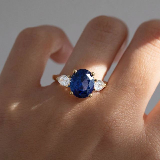 5.09 Carat Oval Blue Sapphire Trilogy Engagement Ring In Yellow Gold - Nimi