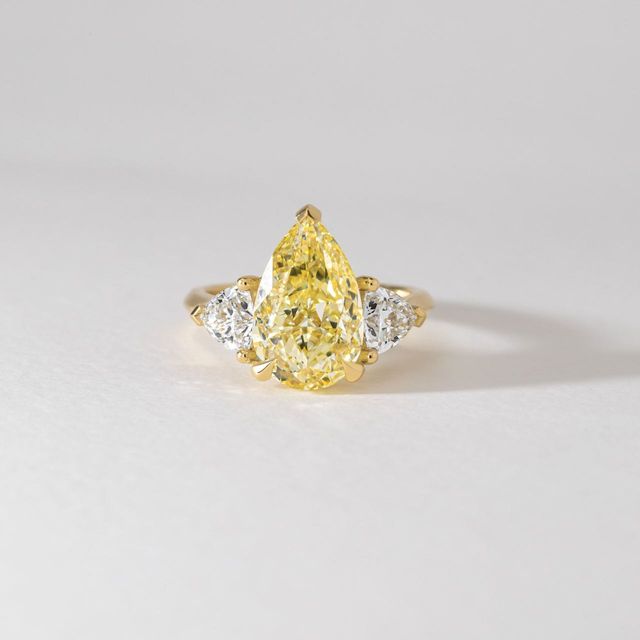 5.06 Carat Lab Grown Pear Yellow Diamond Trilogy Ring In Yellow Gold - Manilla